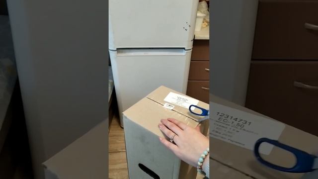 «Распаковка искусственной елки Elka2010 Сказка 1.5 м из Rozetka» смотреть онлайн