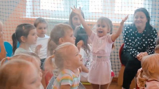 Шоу мыльных пузырей от пони единорогов в детском саду! смотреть онлайн