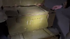 Музыканты обнаружили огромный склад боеприпасов в Соледаре! 

Гигантский склад боеприпасов в шахтах