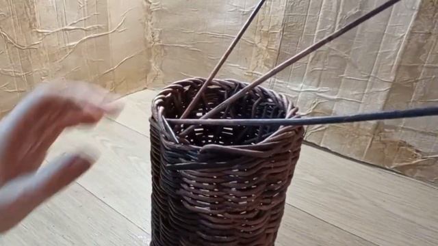 Оформление края изделия , ВАЛИКОМ за 3-и газетные трубочки.