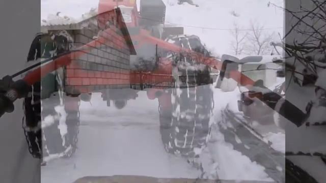 Мотоблок МТЗ - 08МТ. Очистка двора от снега. смотреть онлайн