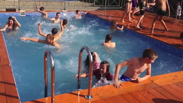 Купаемся в одежде Видео№14 (Best Memories:) смотреть онлайн