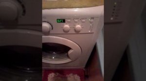 У меня стиральная машина индезит ewsd 51031 пищит во время стирки,в чём дело?
