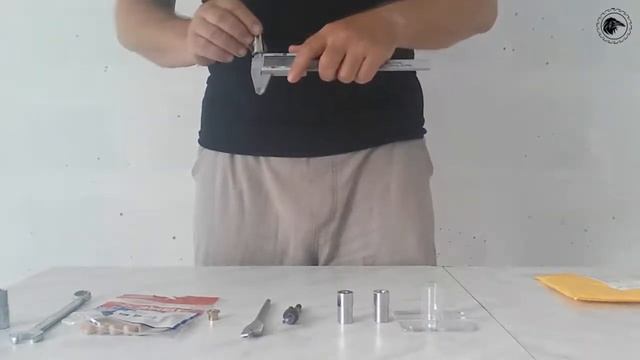 Пластмассовый штангенциркуль из Китая