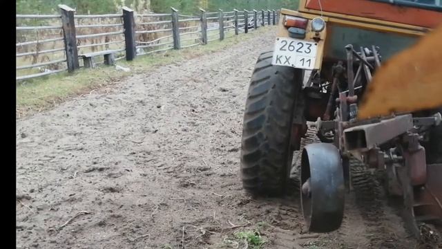 Пашем огород на Т-25 однокорпусным плугом 1/35 смотреть онлайн