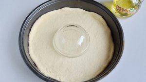 Пирог с шоколадной пастой, маком и орехами