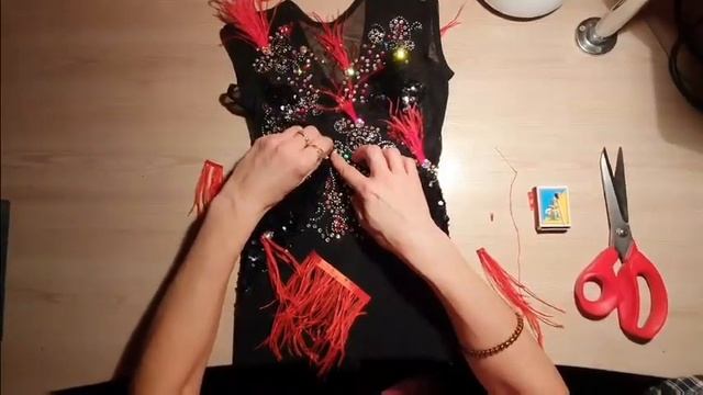 Как пришить перья. Ремонт купальника. смотреть онлайн