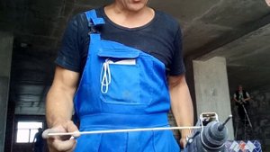Приспособление для ускорения сверления бетонного потолка под трассу силовых и слаботочных сетей.