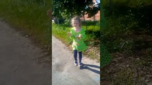 Танец под песню "злую тучку наказали"