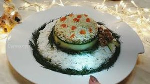Праздничный салат "Вечерняя шляпка" очень лёгкий и вкусный. Салат на праздничный стол.