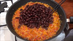 Հունական աղցան ГРЕЧЕСКИЙ САЛАТ С КРАСНОЙ ФАСОЛЬЮ