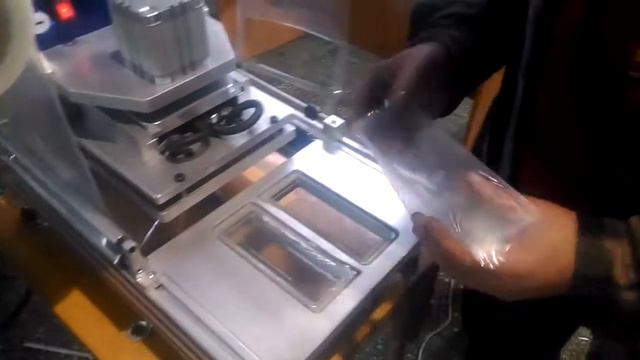 ЗАПАЙЩИК ЛОТКОВ, АППАРАТ ЗАПАЙКИ КОНТЕЙНЕРОВ ПЛЁНКОЙ, ОБОРУДОВАНИЕ УПАКОВКИ В СРЕДЕ ГАЗА  ВЕГА-1_200
