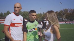 Яна Ромашкина знакомится с игроками Родина Медиа! Проверка ведущей!