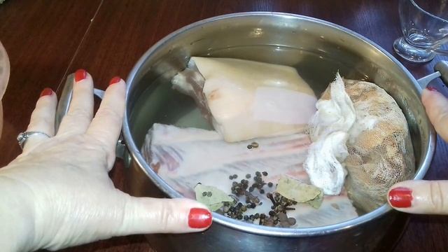 Свиная грудинка в луковой шелухе .Очень вкусный рецепт.