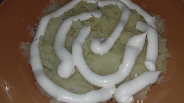 Слоеный салат с сардиной