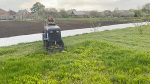 Покос травы на мини-тракторе