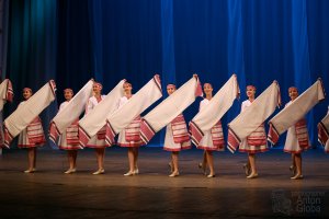 «Рукодельницы»  ансамбль «Школьные годы». "Needlewomen" ensemble "School Years".