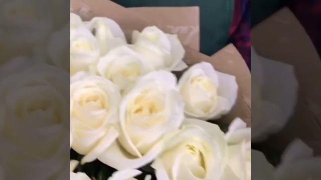 Доставка цветов в Краснодаре. Букет из 31 белой розы