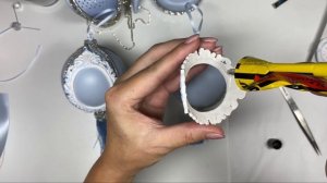 елочные игрушки своими руками. Красим лепнину и декор шара.