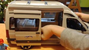 Bruder 2672 MB Sprinter karavan s řidičem