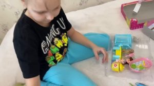АЛИСА открывает НОВЫЙ НАБОР ИГРУШЕК с куклами и питомцами ! РАСПАКОВКА ИГРУШКИ ?