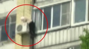 В Саратове пенсионерка выпала с девятого этажа и осталась жива