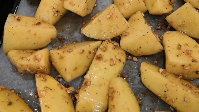 Картофель по деревенски. Фирменный рецепт мужа. Просто пальчики оближешь ?