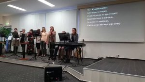 Я смотрю вокруг: на моря, леса, цветы.