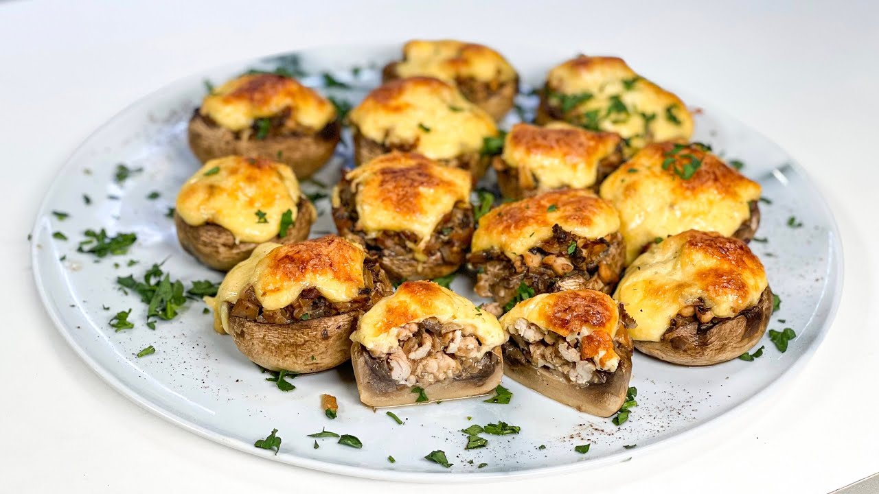 Запечённые грибы с сырной шапочкой.