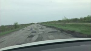 Волгоградка сняла на видео страшные провалы на трассе Волгоград- Быково