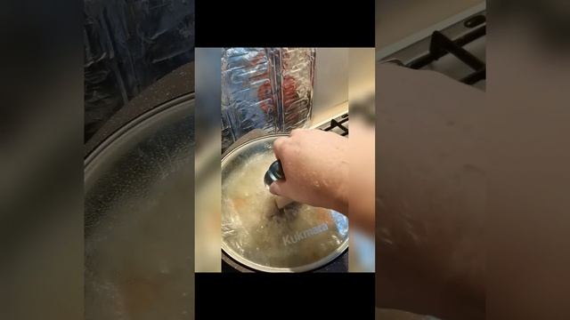 Шулюм из свиной рульки в казане на газовой плите)