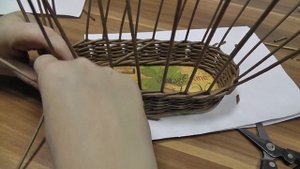 Веревочка из трех трубочек. Плетение газетными трубочками