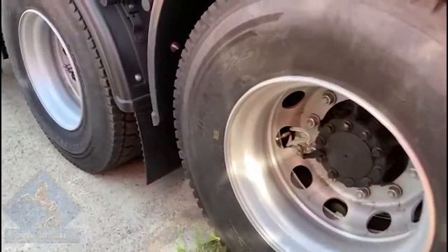 ЛОМОВОЗ КАМАЗ-65207 С КМУ VM10L74M с облегченным самосвальным кузовом из стали Hardox