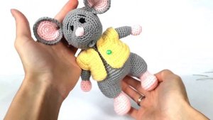 Мышка крючком. Вязаный мышонок. Вязаная мышка. Crochet mouse