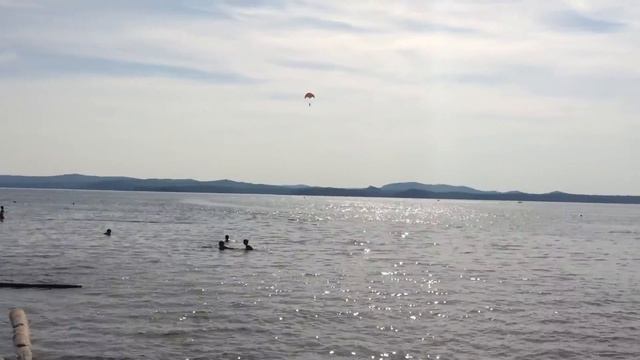 Полет Кузи над водой