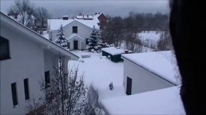 Связь угла наклона крыши и количества снега на ней.