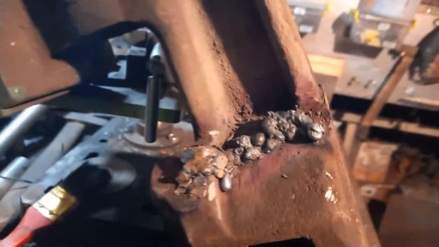 ЭТО МОЖЕТ КАЖДЫЙ. Ремонт чугунных тисков своими руками. Сварка по чугуну смотреть онлайн