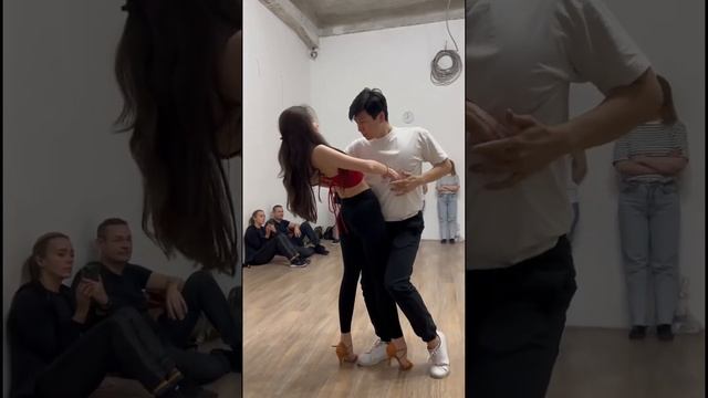 Bachata class #bachata #dancevideo #bachatasensual #парныетанцы #танцы #урокибачаты #урокитанцев смотреть онлайн