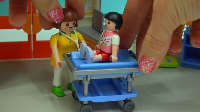 Doctors At Medical Hospital Video - Cookie Swirl C смотреть онлайн