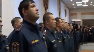 Министр МЧС Пучков В.А. вручает знамя МЧС