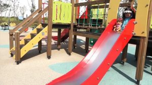 Boram finds Surprise Eggs Kinder Joy