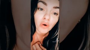 Украинка обращается к своим соотечественникам.