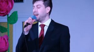 мама ... берегите маму ....( христианская песня для мамы и детей, исполняет Артём Панарин )