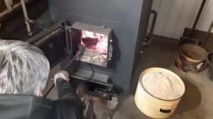 котел неделька КО - 60 топлю уртуйским углем на досыпках