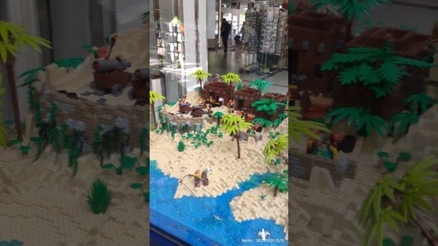 May 11, 2023 Статуя свободы из Lego и другие крупные поделки в торговом центре Europa Center смотреть онлайн
