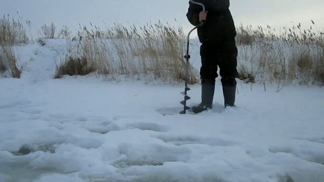 РЫБУ ВИДЕЛИ, ЗНАЧИТ РЫБАЛКА УДАЛАСЬ! ЛОВИМ СОРОГУ НА РЕКЕ!