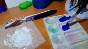Рисую волну текстурной пастой.