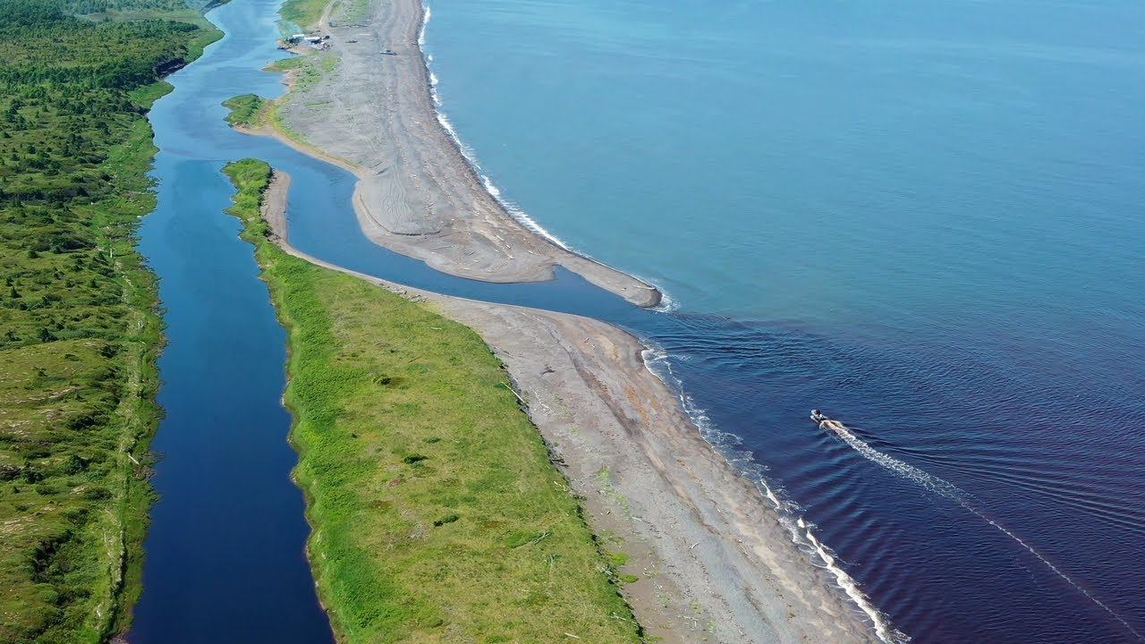 Над берегом Охотского моря. Устье речки Коль
