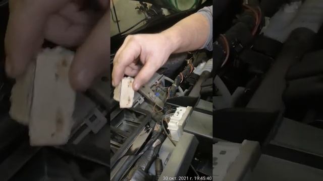 Ремонт заслонки печки. Не работает обдув лобового стекла. Тойота Rav4 2007 год. смотреть онлайн