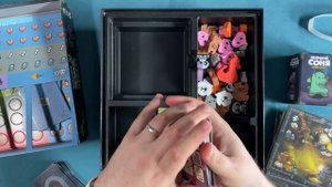 Распаковка локализации настольной игры Героям здесь не место